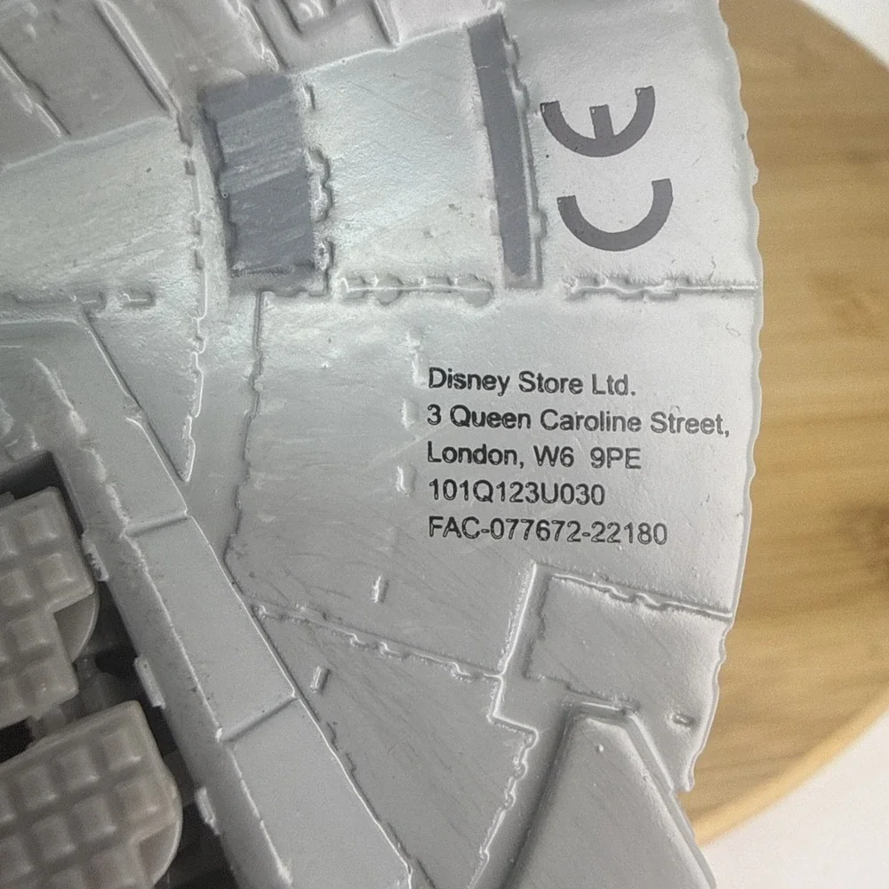 DISNEY STORE Exclusive Diecast STAR WARS MILLENNIUM FALCON - 7